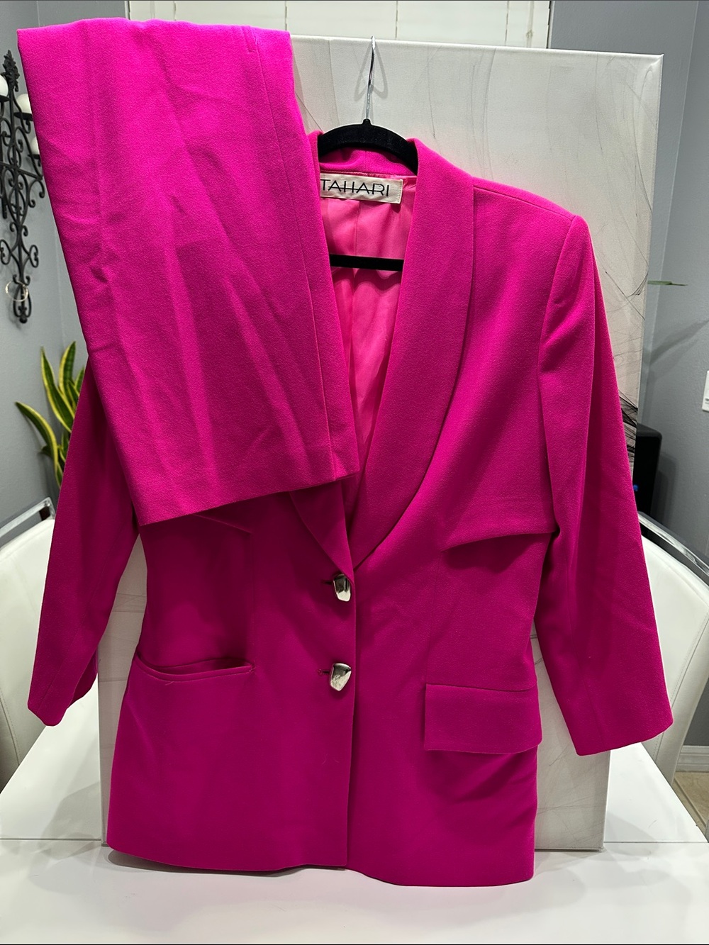 VTG Tahari Fuchsia Pink 100% Wool Skirt Suit Set 12 Blazer 14 Skirt USA
